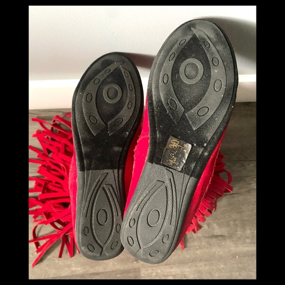 MUDD Red Fringe Moccasins💃🏾 - Picture 4 of 4